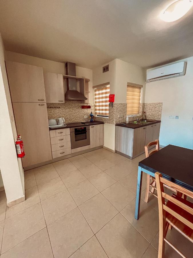 Stresa Court Apartments Saint Julian's Ngoại thất bức ảnh
