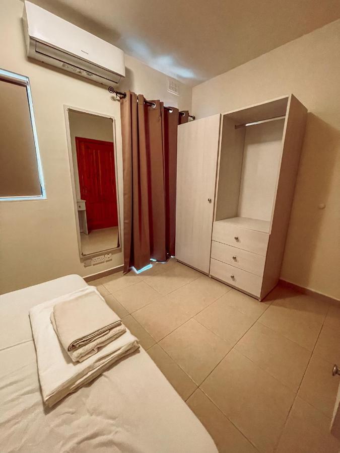Stresa Court Apartments Saint Julian's Ngoại thất bức ảnh