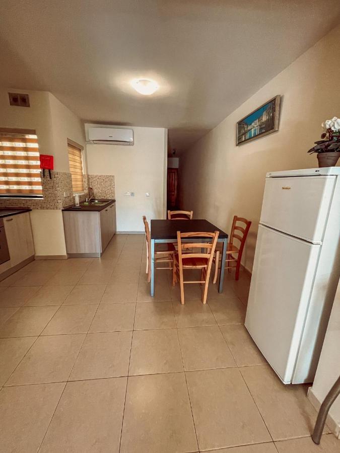 Stresa Court Apartments Saint Julian's Ngoại thất bức ảnh