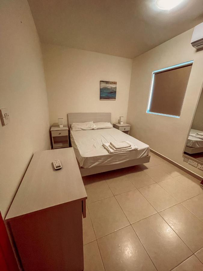 Stresa Court Apartments Saint Julian's Ngoại thất bức ảnh