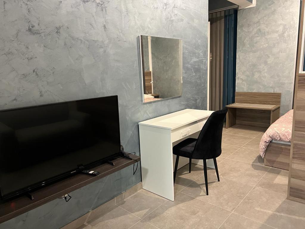 Stresa Court Apartments Saint Julian's Ngoại thất bức ảnh