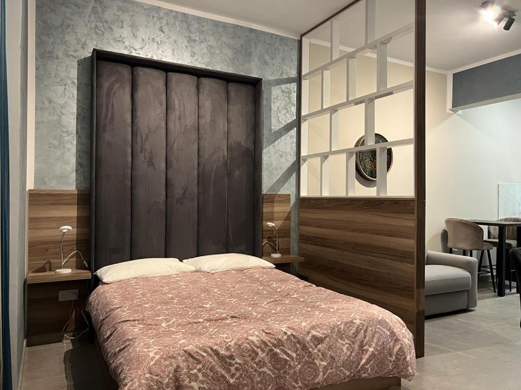 Stresa Court Apartments Saint Julian's Ngoại thất bức ảnh