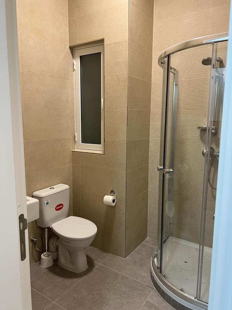 Stresa Court Apartments Saint Julian's Ngoại thất bức ảnh