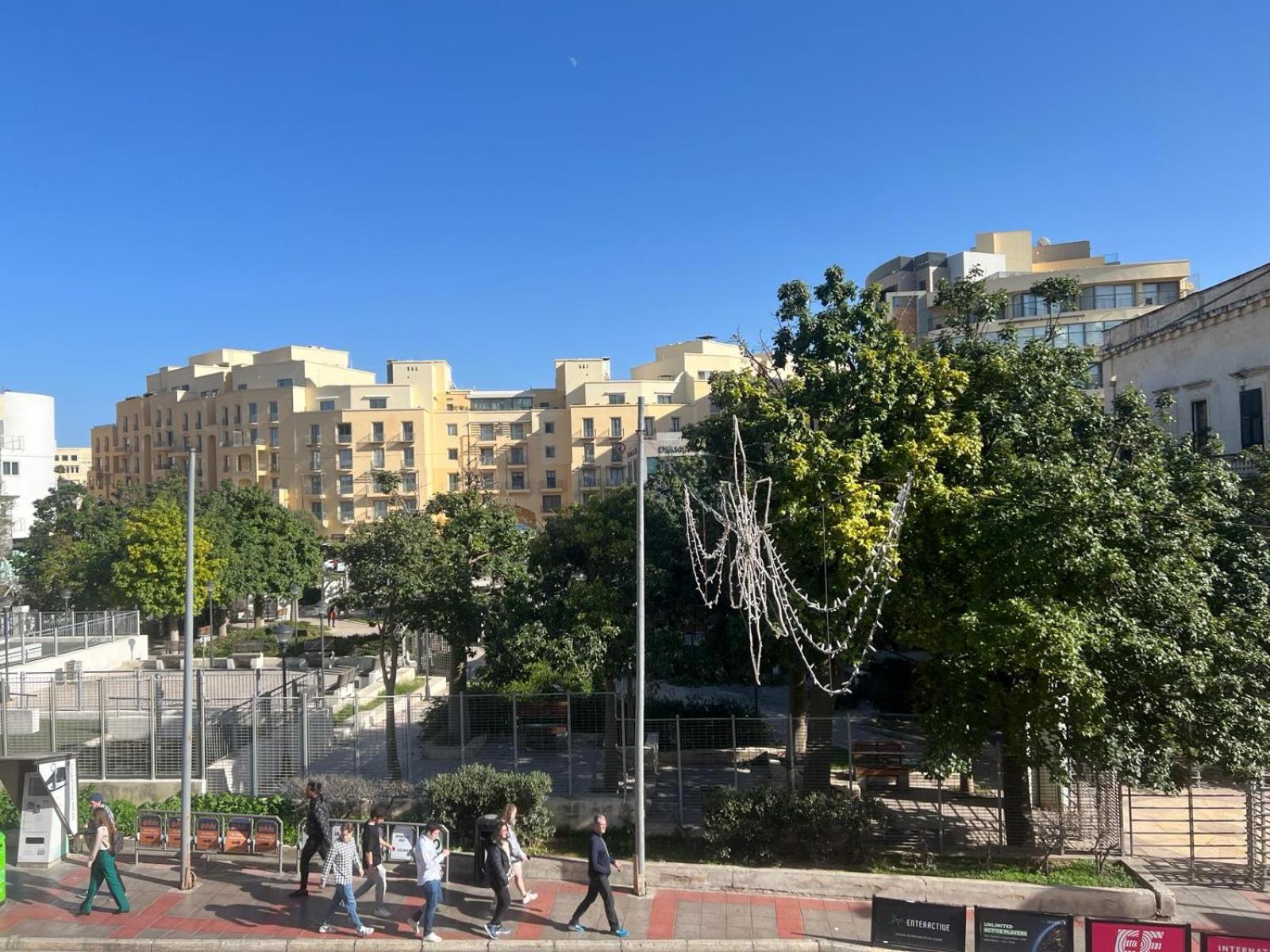 Stresa Court Apartments Saint Julian's Ngoại thất bức ảnh